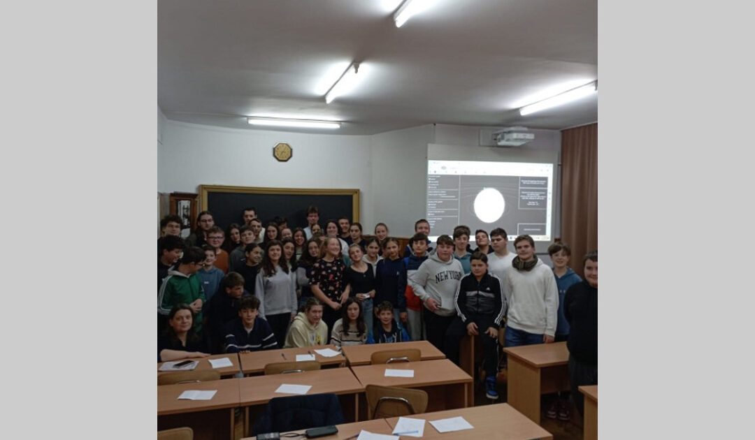 University students guide younger pupils through experimental learning